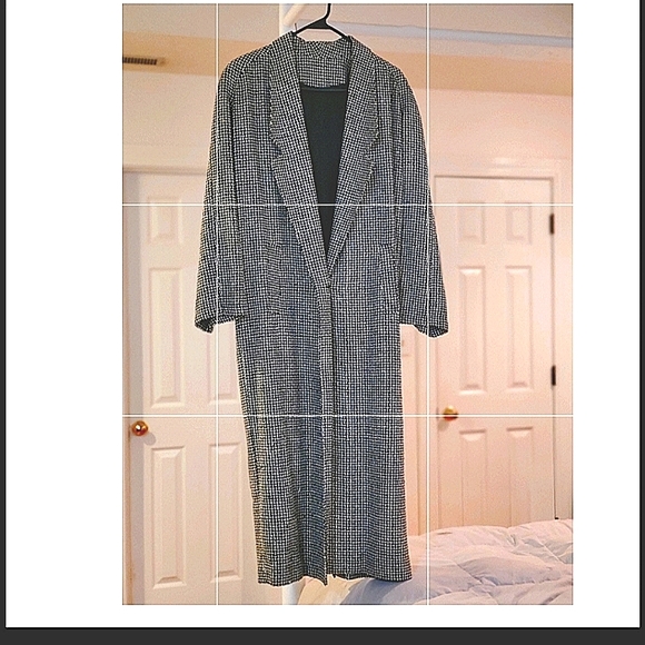 Doncaster Silk Jackets & Blazers - 🖤🤍‼️SALE‼️Gorgeous Doncaster Raw Silk Overcoat Size Small. Black and White.